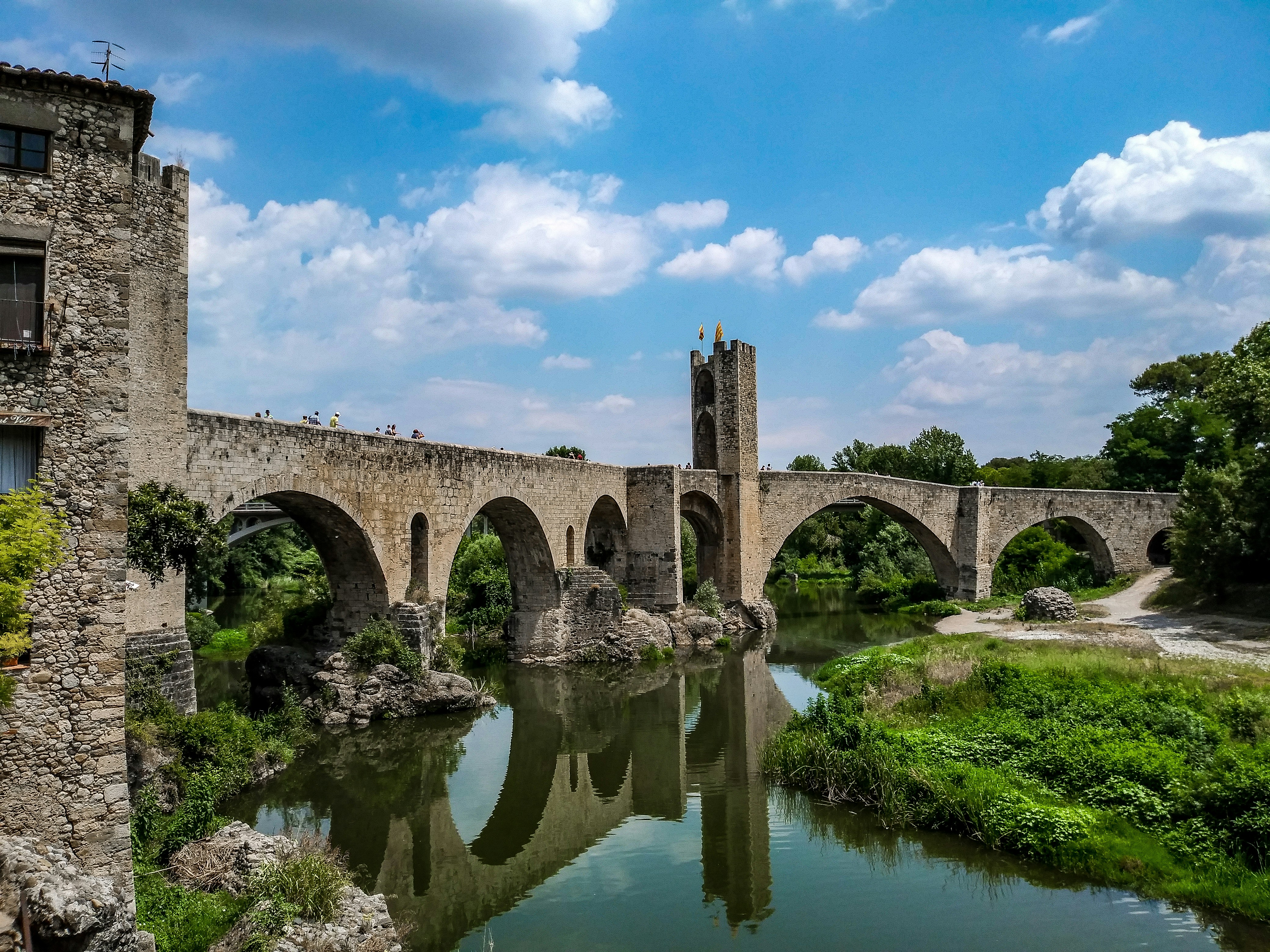 Puente medieval fortificado de Besalú, Girona