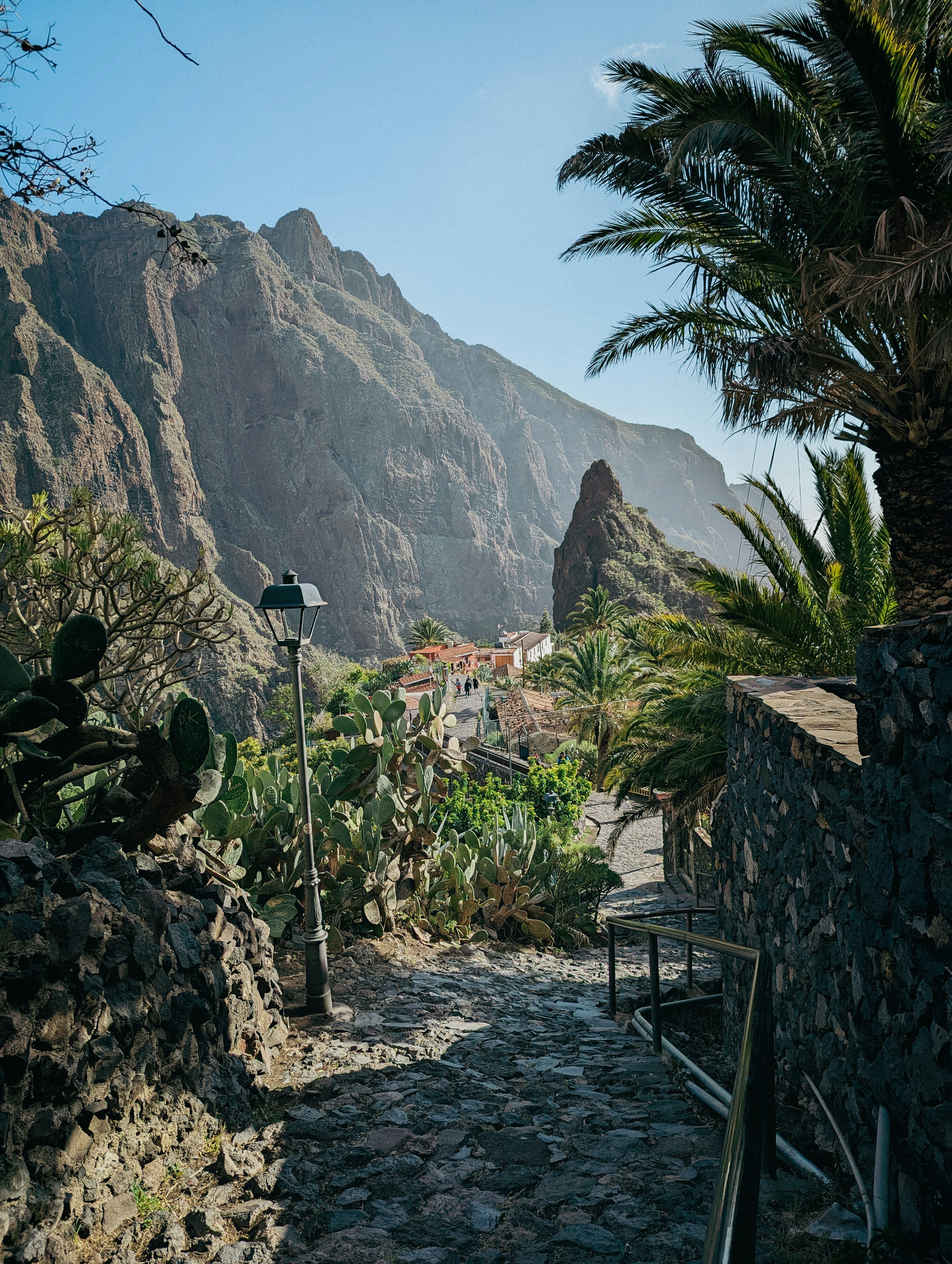 Caserío de Masca entre montañas del Macizo de Teno, Tenerife