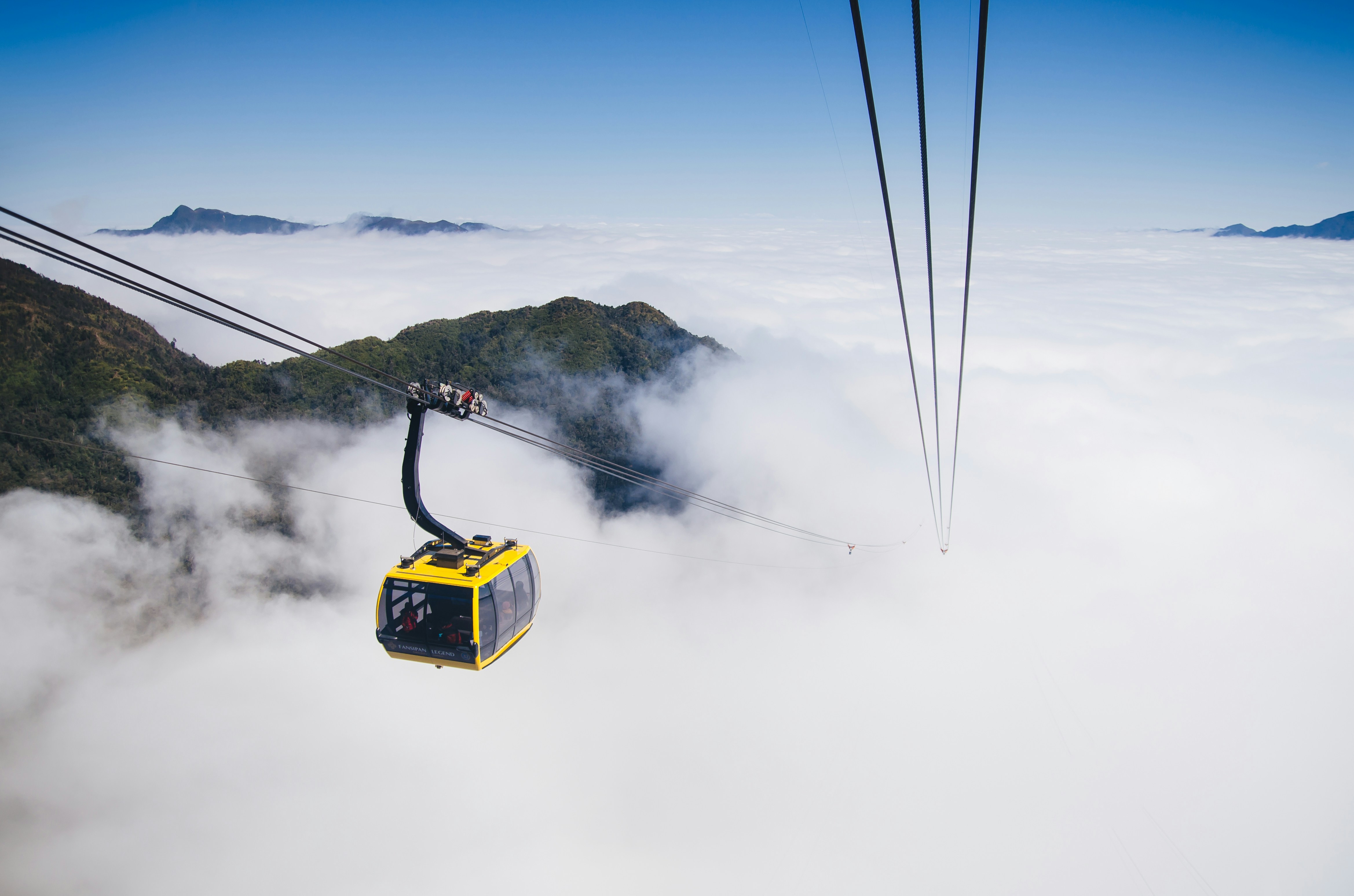 Teleférico de Fansipan sobre las nubes, Sapa